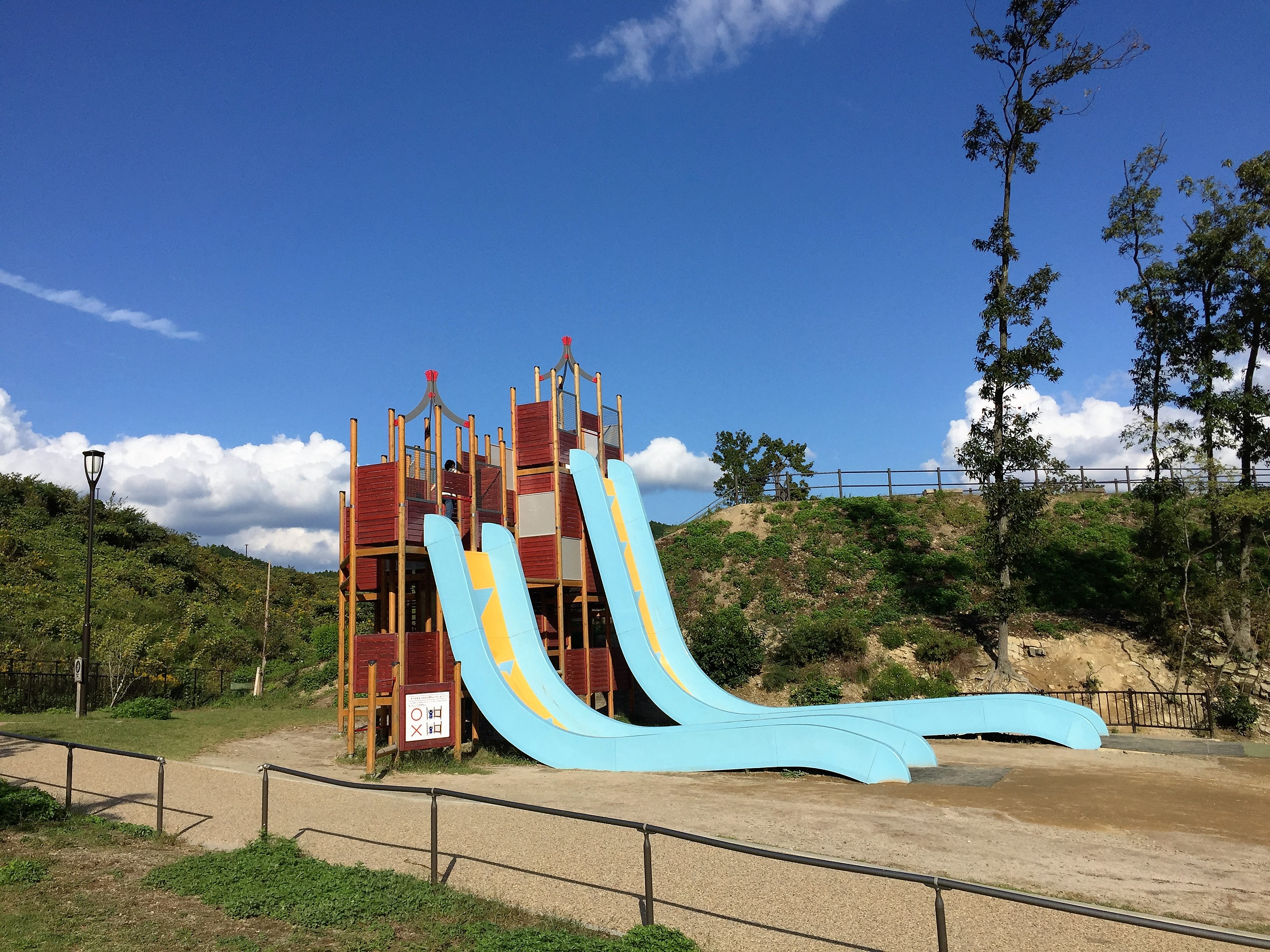 彩都なないろ公園 フリーフォール滑り台